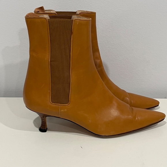 MANOLO BLAHNIK Camel Leather Pointed Toe Kitten Heel Ankle Bootie EU38 US 8 - Picture 4 of 11